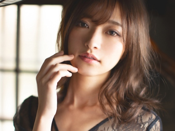 【衝撃デビュー】『初めてでドキドキ…』超絶美人なお姉さんがAV初挑戦！エロティックなボディを密着させ、大胆に絡み合う姿にフル勃起必至！美しすぎるお姉さんが魅せる、初々しくも大胆なセックスに興奮MAX！