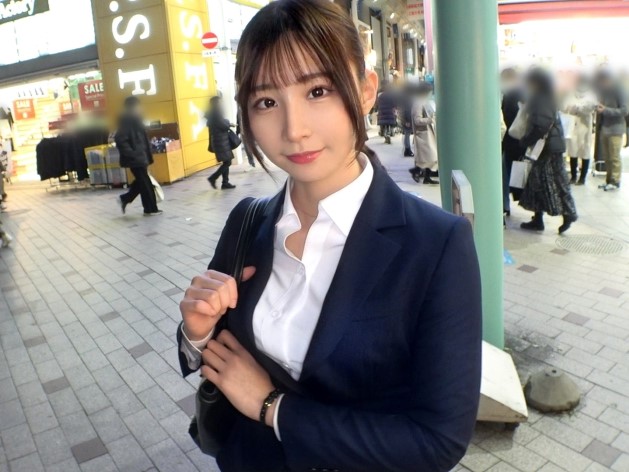 【新卒OL】まだ学生感の残るOLさんとハメ撮りセックス♥激しい性行為で感じまくりですっ…///
