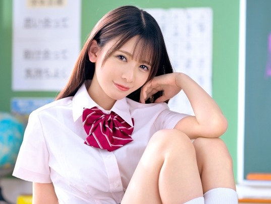 【教室で秘密の授業】『先生、もっと…』スレンダー制服美少女が、教室で騎乗位セックスに挑戦！突き上げられるたびに、昇天する表情がたまらない♡