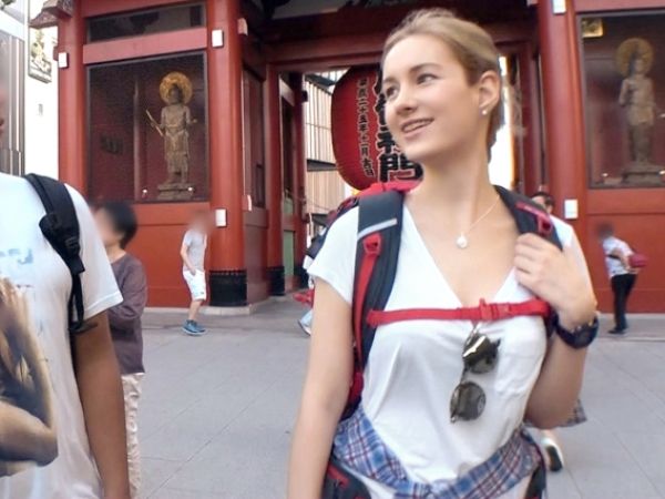【国際エロ交流】ロシア美女と禁断のセックス体験！クンニ＆手マンで愛液垂れ流し♥お返しはロシア流フェラでフル勃起！異国美女のご奉仕テクにメロメロ♡