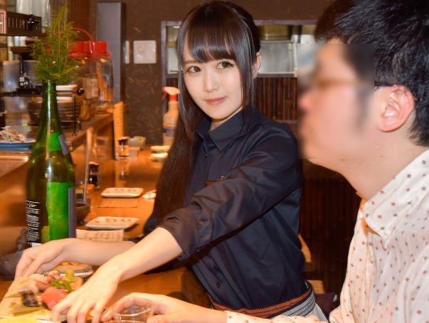 【居酒屋の天使をエロ堕ちさせろ】『お客さん、ダメですよ…』男性ファンも多い看板娘が、ちっぱいボディをまさぐられ、恥じらいながらも感じまくる！可愛い顔してエッチなことされちゃう！♡