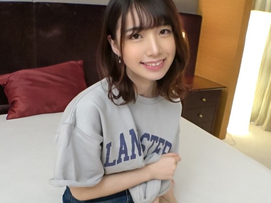 【色白美少女の着衣プレイ】めちゃかわキュートな美少女と服を着たままエッチ！服の上からでもわかる敏感ボディがチンコ挿入で悶絶♡服を乱されながら感じる姿がエロすぎて、思わず中出ししたくなる！
