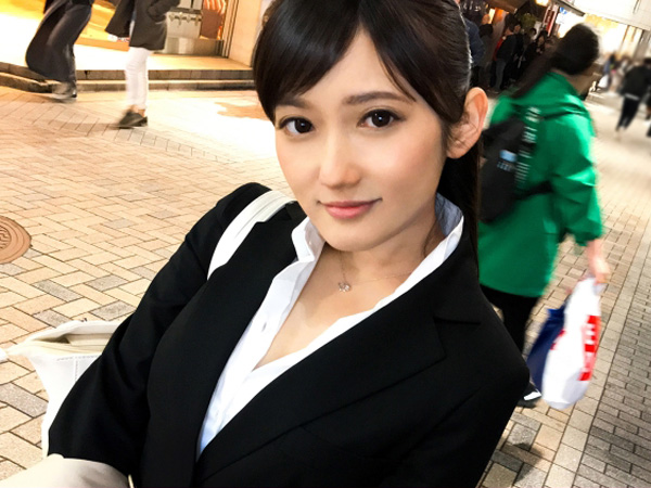 【ナンパ成功！】真面目そうなOLが実はスケベな本性丸出し！恥ずかしがり屋な顔して、チ●ポを見た途端に目がトロン…本当はエロいことが大好きなド淫乱女だった！オフィスでは見せない本性を曝け出す！