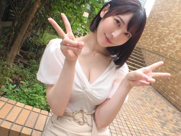 ＜素人＞色白美乳で桃尻のグラドル系美少女♫デカ目の乳輪責められ快楽覚醒♡手マンで大洪水の敏感体質はマジ逝き昇天♪