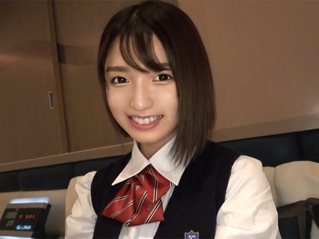 【制服美少女の裏バイト】『お金が欲しいの…』純粋そうなJKがオジサンと危険なハメ撮り体験！無邪気な笑顔の裏で、制服姿のままエッチな要求に応え、顔射まで受け入れちゃう！♡