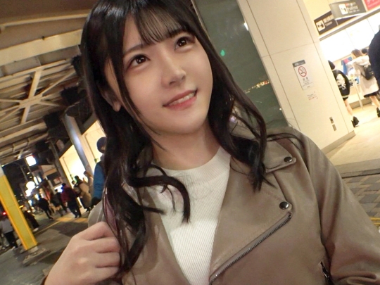【バックで激突き】『奥まで当たってる…』カワイイ美少女のオマンコを後ろからガンガン突きまくり！肉棒で膣奥を刺激され、感じまくる姿がエロすぎる！