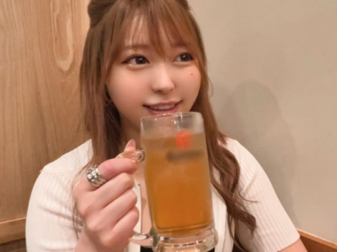 【幼馴染と禁断の夜】『久しぶりすぎて…』お酒の勢いで同級生とエッチな雰囲気に！スベスベのパイパンに挿入して、我慢できずにフィニッシュ！！