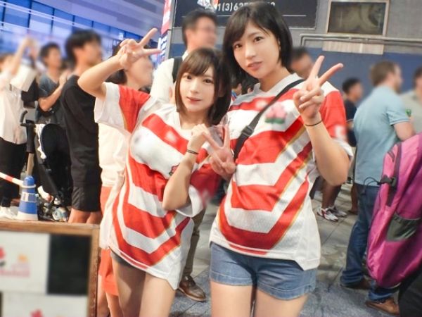 【祝勝会乱交】ラグビー美女2人がホテルで大暴走！祝賀会のつもりが4Pスクラムで大乱交！汗と愛液まみれでイキまくる美女たちの淫乱ファックに興奮必至！！♡