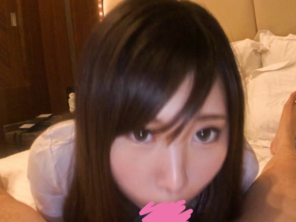【制服女子の初々しいエロフェラ】20歳の学生ちゃんが制服姿で大胆に！！フェラチオから着衣ハメまで、恥じらいながらも感じまくる！！最後は口内発射でフィニッシュ♡