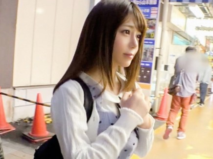 【無毛マンコの激カワ女子】恥じらいながらパイパン披露！無毛の秘部がエロすぎて即フルボッキ！カワイイ顔してエッチなセックスに夢中♡