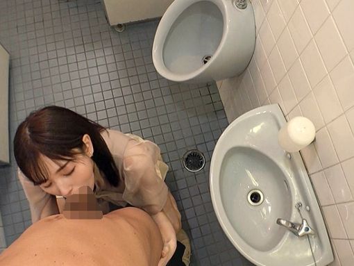 【週末ラブデート】清楚系OLがエモ彼氏と甘い時間を過ごす♥公衆トイレで大胆フェラ！照れながらも彼氏チ○ポをしゃぶりまくる、美人OLのギャップに興奮必至！