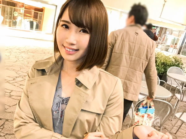 【久々セックスで大暴走！】『気持ち良すぎる…』パイパン素人娘がナンパで久々のチ●ポに夢中！喘ぎ声と腰使いがエスカレートしちゃう生々しいセックス！