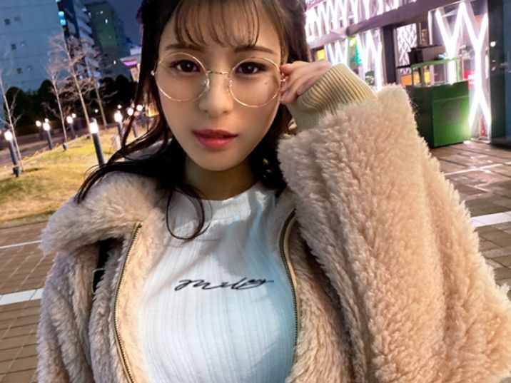 【メガネっ娘の裏の顔】『あっ…ダメ…メガネがずれちゃう…』真面目そうな見た目とは裏腹に、体操服姿でエロさ全開！バックで激しく突かれてメガネが曇るほど感じまくる姿がたまらない♡