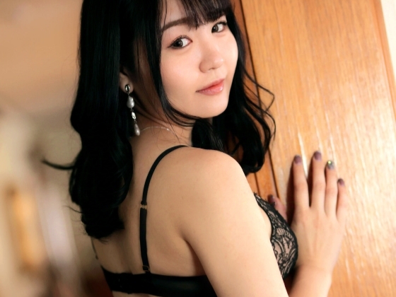 ＜美巨乳＞食い込み下着＆ラメヒールの美女が欲望堕ちっ…金融機関で働くオンナがイキまくるっ！！
