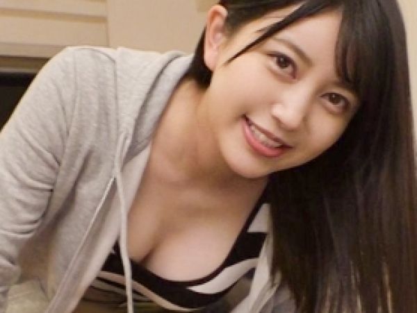 【素人】顔も体も100点の巨乳JDはチンポ大好き淫乱ちゃん♡潮吹きしたパイパンで一生懸命に騎乗位しちゃう♡