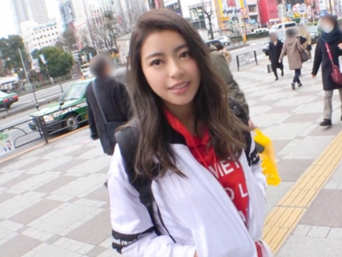 【むっちり巨乳娘をナンパ即ハメ】「気持ち良すぎる…♡」エチエチボディの素人娘をゲット！パイパンマンコをクンニ＆手マンで責めまくり、濡れ濡れ状態にして生挿入！