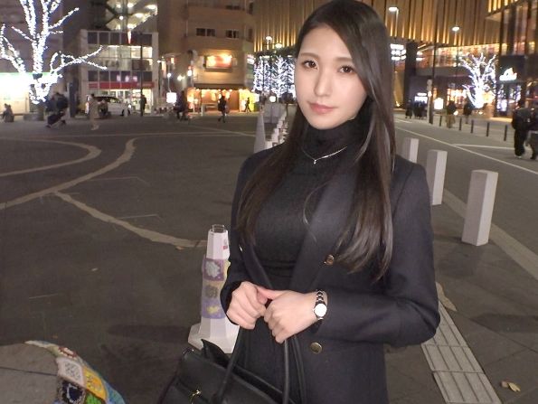 【街角で見つけた知的美女】『こんなの初めて…』上品スレンダー美女がナンパで堕落！手マンで潮吹き連発、知的な顔が淫乱に歪む！♡