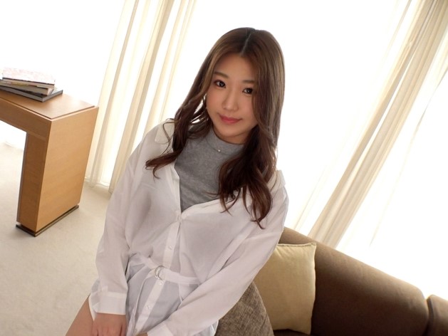 【長身美女のAVデビュー】『お金のために…』海外旅行資金欲しさにカメラの前でエッチな挑戦！ぷっくり乳首が敏感すぎて、ビンビンに感じまくり！♡