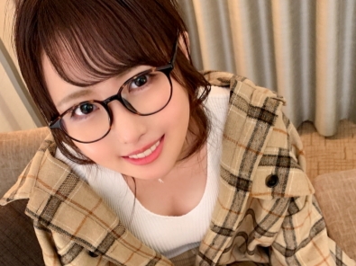 【メガネ女子と濃厚セックス】知的な雰囲気のドスケベ女子と、キレイなボディを存分に味わう！おマンコを激しく突きまくり、奥深くまでザーメンをぶちまける！♡