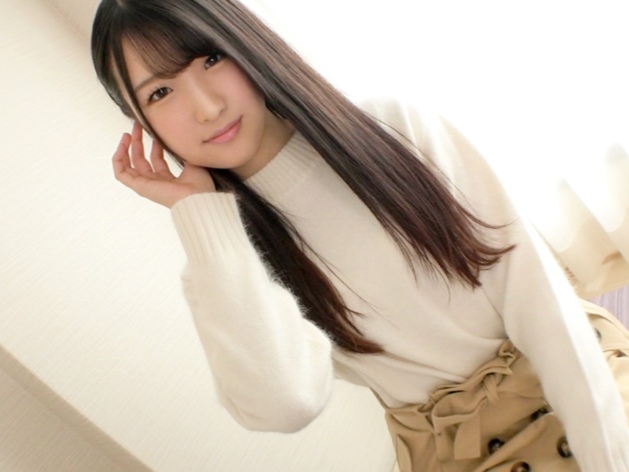 【ちっぱい美少女の騎乗位天国】ロングヘアを揺らしながら、ちっちゃいおっぱいをぷるぷるさせちゃう！チンコの上で激しく腰振り、キュートな顔してエッチなことしちゃう姿にフル勃起確定！♡