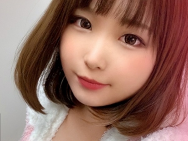 【素人美女】イっちゃってるのに止めないよん！かわいい顔してるからこっちも興奮！ガンガン後ろから突きまくりたいエロい尻！