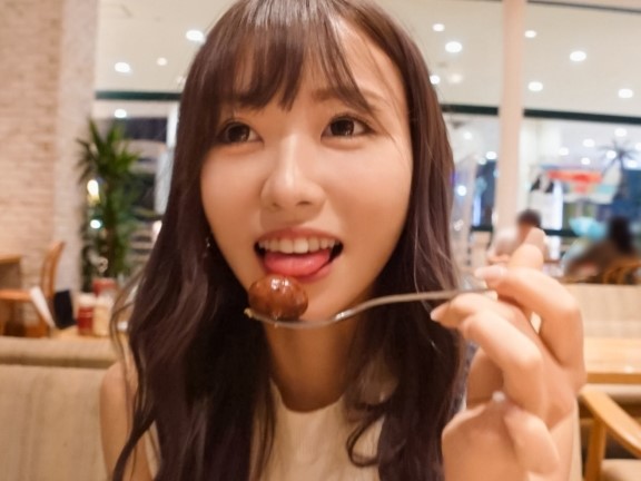 【4P乱交】オイルまみれで光るスレンダーボディ！パイパン美女が3本のチンポに囲まれ、生ハメ中出しSEXでイキまくる！♡