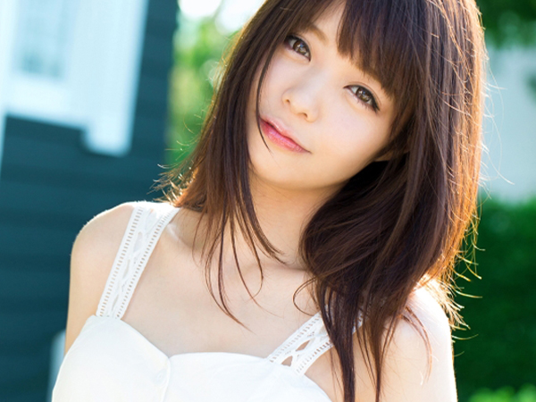 【微乳美少女の初々しいSEX】『気持ちいい…』小っちゃなオッパイの美少女が必死にチンポをしゃぶる！パイパンマ○コに生で挿入され、ウブな顔で感じまくる♡