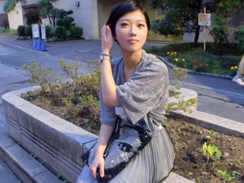 【ナンパ即フェラ】ショートカット美少女が敏感すぎる！手マンでビクビク感じまくり、恥じらいながら肉棒を喉奥まで咥え込む！街で見つけたウブな子がエッチな才能開花♡