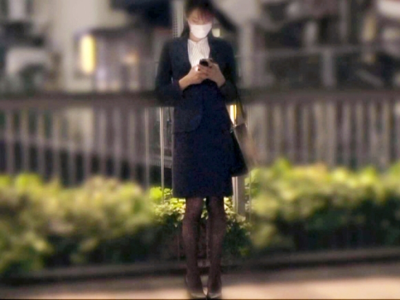 ＜淫乱カーディーラー＞パンストに包まれた卑猥美脚っ！潮吹きびっしょり漏らしちゃう敏感割れ目！！