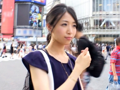 【素人】お仕事の合間のようで忙しそうなオーラを醸し出している美女を上手に口説いてホテルに連れ込みハメたら最高でしたｗ