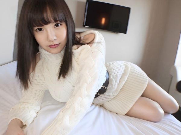 【初撮り】童顔なのに26歳！無毛処理の無防備マ○コを接写され、恥ずかしがりながらも愛液垂らしまくり！AV初体験で敏感ボディが火照る！♡