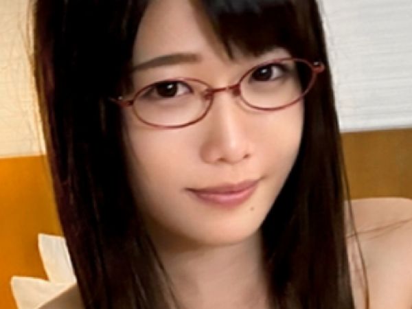 【メガネ女子の隠れたエロさ】『こんな私、見ないで…』真面目そうなメガネっ娘が巨根にメロメロ！清楚な見た目とギャップありすぎな淫乱ボディが巨根ピストンで大暴走♡