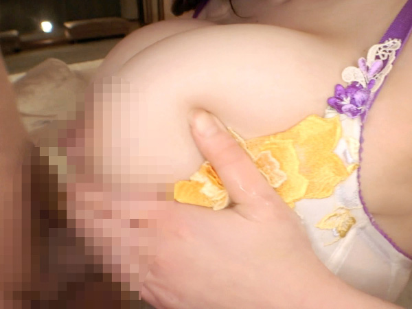 【爆乳歯科衛生士の裏バイト】Hカップおっぱいでチ○コを磨くエロサービス！激ピストンに感じまくり、本気で喘ぐ淫乱お姉さん♡