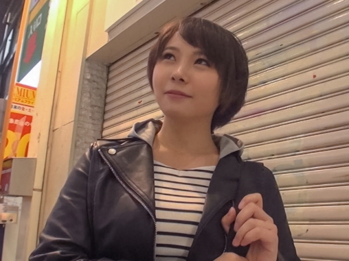 【巨乳素人】小柄でショトカでかわいい雰囲気！今日エッチできないかな？お願いしたらイケそうな雰囲気！欲しがりちゃんだね！