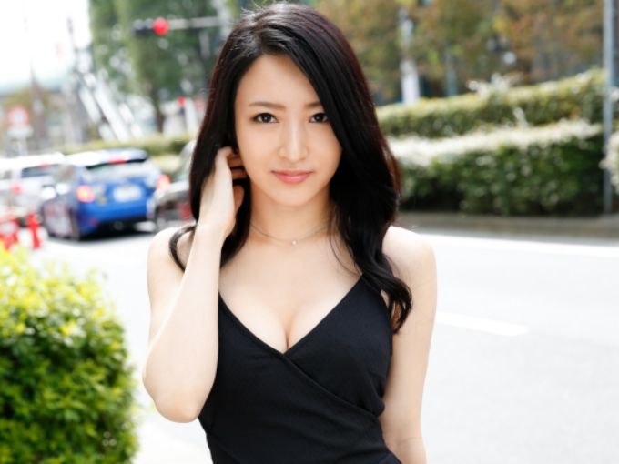 【ガールズバー美女の恥辱プレイ】『見ないで…でも気持ちいい…』友達の前でチンポに喘ぐ大人のお姉さんがエロすぎる！ｗ