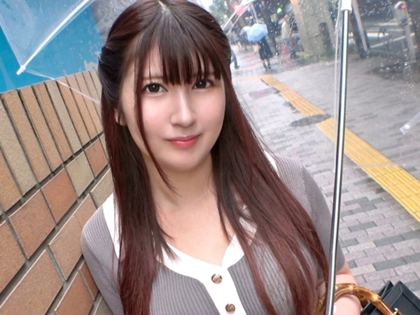 【巨乳美少女の悶絶セックス】『ダメ…イッちゃう…』押しに弱い激カワ美少女が男に跨り、下から激しく突き上げられおっぱい揺らしまくり！悶えながらイキまくる姿がエロすぎる！！♡