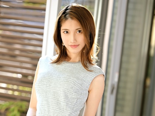 【ホテル受付嬢の裏顔】『ダメ…声出ちゃう…』清楚なお姉さんが、手マンで大洪水！正常位で奥まで突かれ、感じまくる姿は必見！普段とのギャップがエロすぎる♡