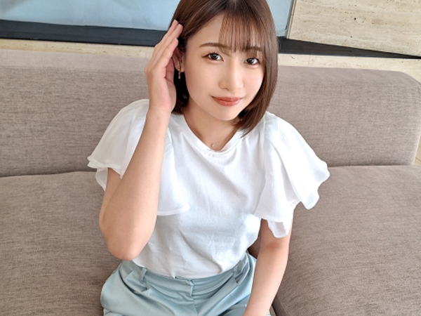 【素人】『すっごく硬くなってますねっ…♡』上目遣いの極上フェラで勃起させてくれる携帯ショップの美人店員さん