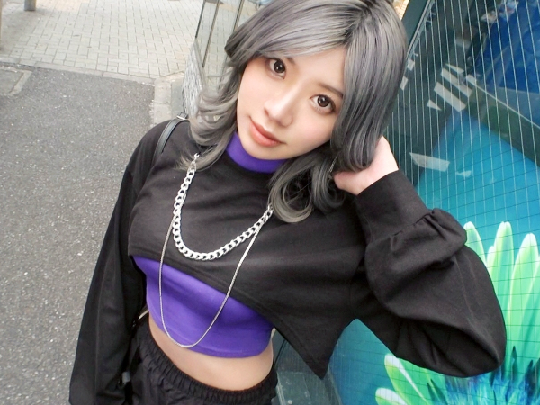 【へそ出し素人娘をガチナンパ】街で見つけたセクシーな素人娘をホテルに誘い、AV撮影に挑戦！恥じらいながらもチンポを挿入され、エッチな表情で感じちゃう♥ へそ出しルックがたまらない！