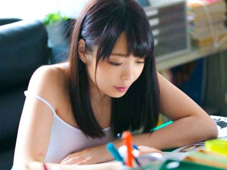 【細身美女】あらためてこの子可愛いです…！漫画をリアルに描くため奮闘！男の身体って？セックスのエロい体位は？熱心です！