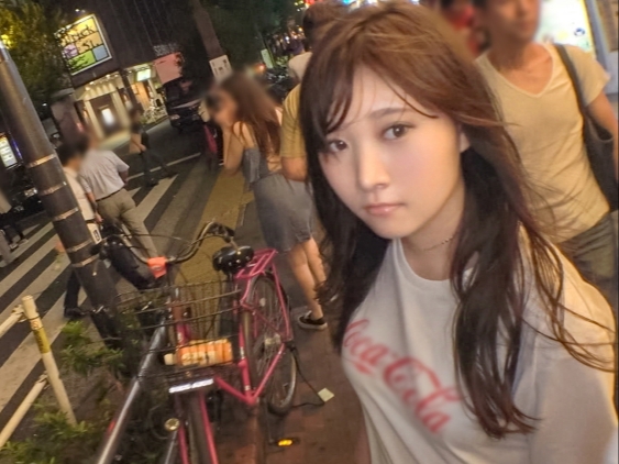 【ナンパ美少女の正常位エッチ】『あっ…そこ気持ちいい…』カワイイ女の子をゲット！指でおマンコをかき回され、グチョグチョに濡れたところを男根で激ピストン！感じまくる美少女の喘ぎ声がたまらない！♡