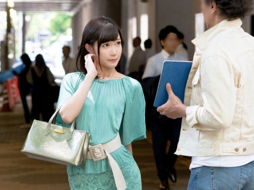 【セレブ人妻の裏の顔】清楚系美妻、チ○ポを見た途端に発情！上品な顔してオマ○コはグチョ濡れ、激ピストンでイキ乱れ！最後は子宮で精子を受け止めちゃう！♡