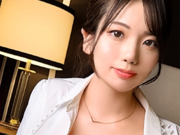 【仕事終わり即ホテル直行】激カワ受付嬢が移動中にまさかのチンポしゃぶりたい宣言！恥じらいながらも変態スイッチON♡ホテル着く前からエロモード全開でしゃぶりまくり！
