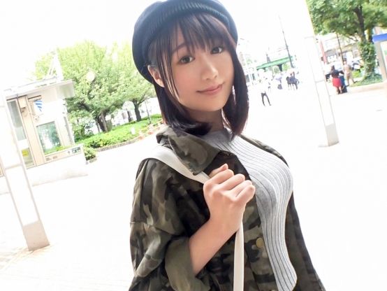【ナンパ成功】ヘソ出し巨乳JD、イケイケスタイルで誘惑！手マンで大噴射＆柔らかおっぱいでパイズリご奉仕！ヤバいほどエロい！♡