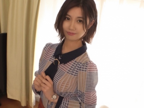 【美女素人】スリムで美乳！性格も明るくて素敵！じめっとしたアダルトの世界とは無縁にも思えるが…セックスでは敏感みたい！