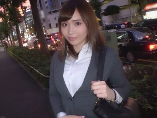 【素人】仕事帰りにナンパされて股を開くエッチなOLさん…上手な手コキ＆フェラから挿入をおねだりしちゃう…♡