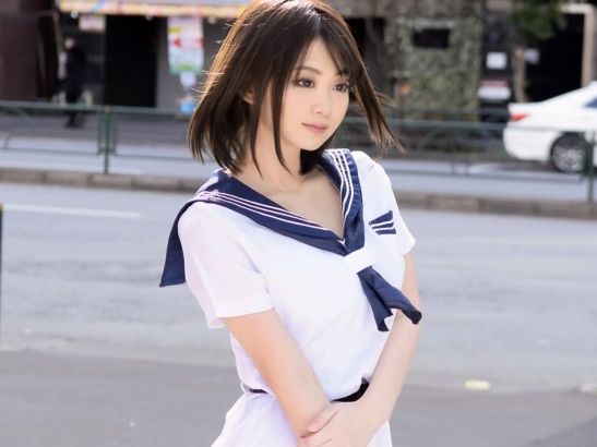 【コスプレ美少女の裏の顔】『お金のためなら…』人気レイヤーがエロコスで本気モード！デカチンに夢中のドスケベ娘が制服コスで本番解禁！！