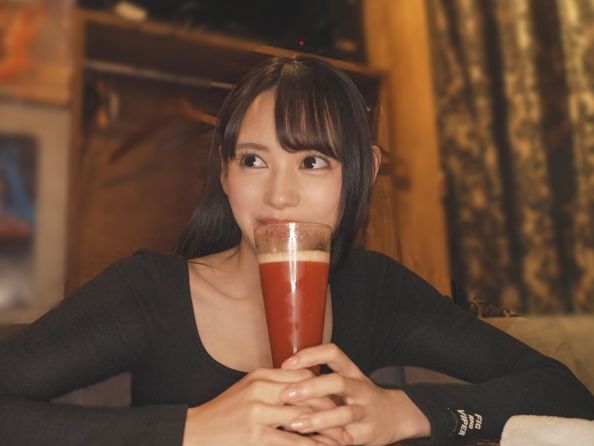 【スレンダー美少女と乱交】『あっ…ダメ…またイっちゃう…』ミステリアスな雰囲気の美少女が4Pで大胆に乱れる！細身の体をビクビクさせ、何度も絶頂を迎える姿がエロすぎる！！♡