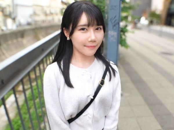 【低身長女子】ハタチ娘の小柄な身体を奥まで楽しむっ…ハメ撮りがだいぶ似合ってる淫乱娘ですっ…！！