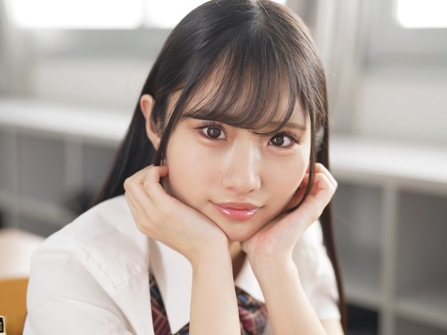 【幼馴染と禁断の学校エッチ】『誰か来ちゃうよ…』制服姿の美少女と主観で楽しむ背徳の性春！教室で、階段で、誰かに見つかるかも…というスリルが興奮を倍増させる♡